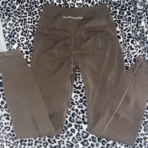 Alphalete Amplify Leggings in Mocha Size Medium